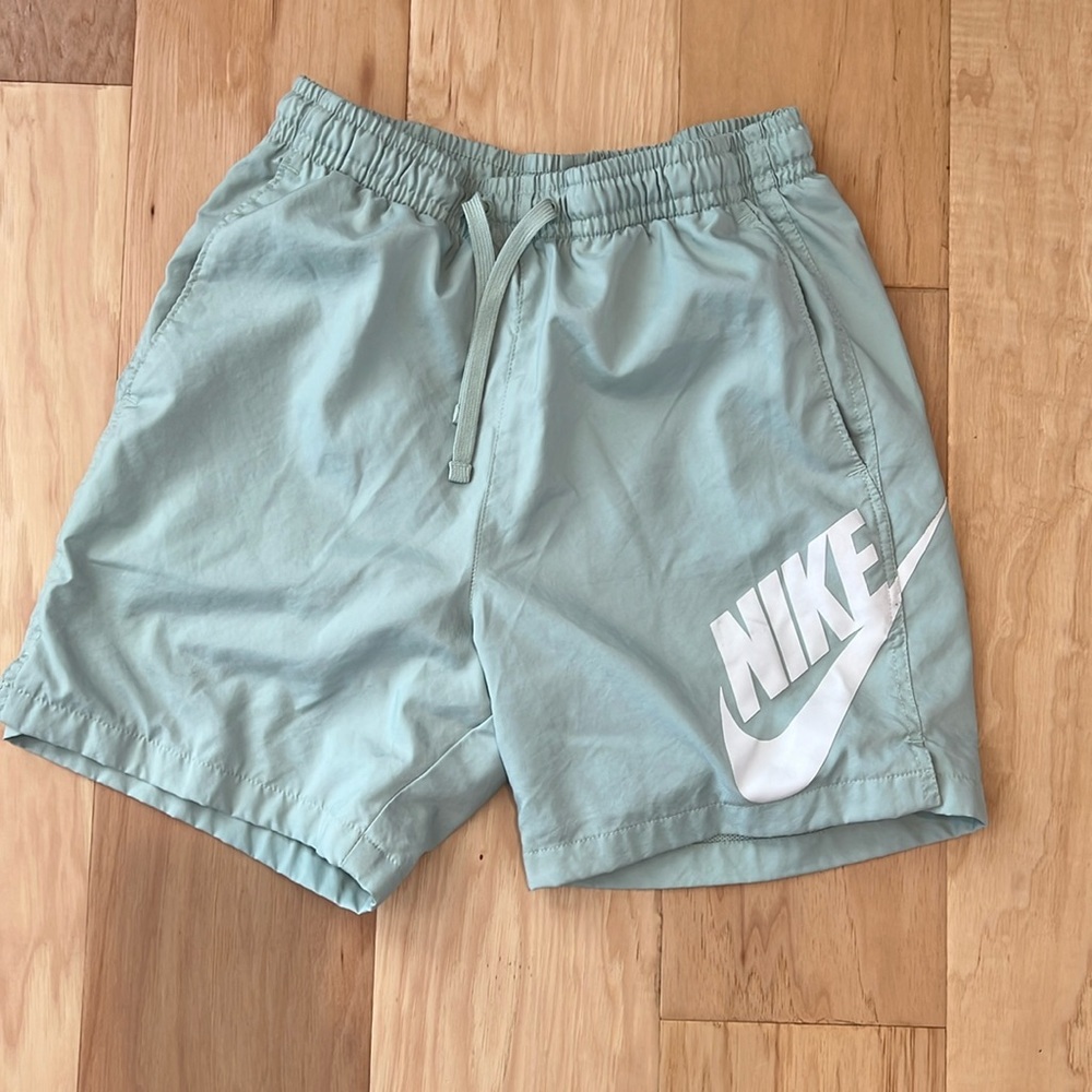 Men’s small Nike shorts